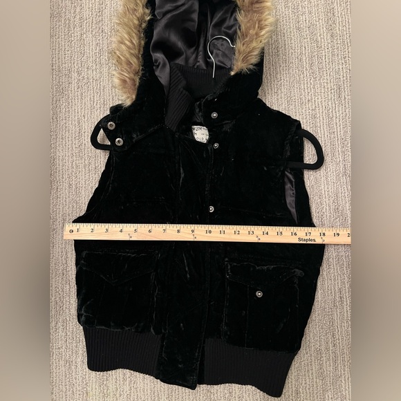 Old navy small Cozy Black velvet velour vest with brown faux fur hood - Picture 5 of 14